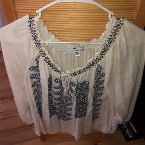Off the shoulder American Eagle tie top